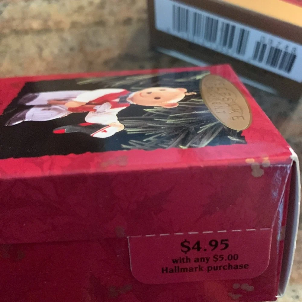 Vtg NIB 1993 Hallmark “The Bearingers of Victoria Circle” Ornaments (Set of 5) - Picture 5 of 9
